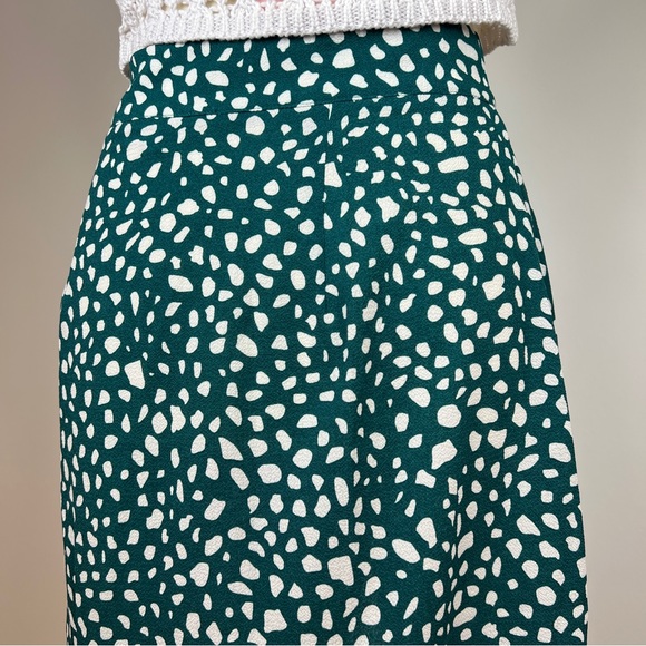 Green & White High Low Button Wrap Skirt ☘️ - Picture 14 of 14